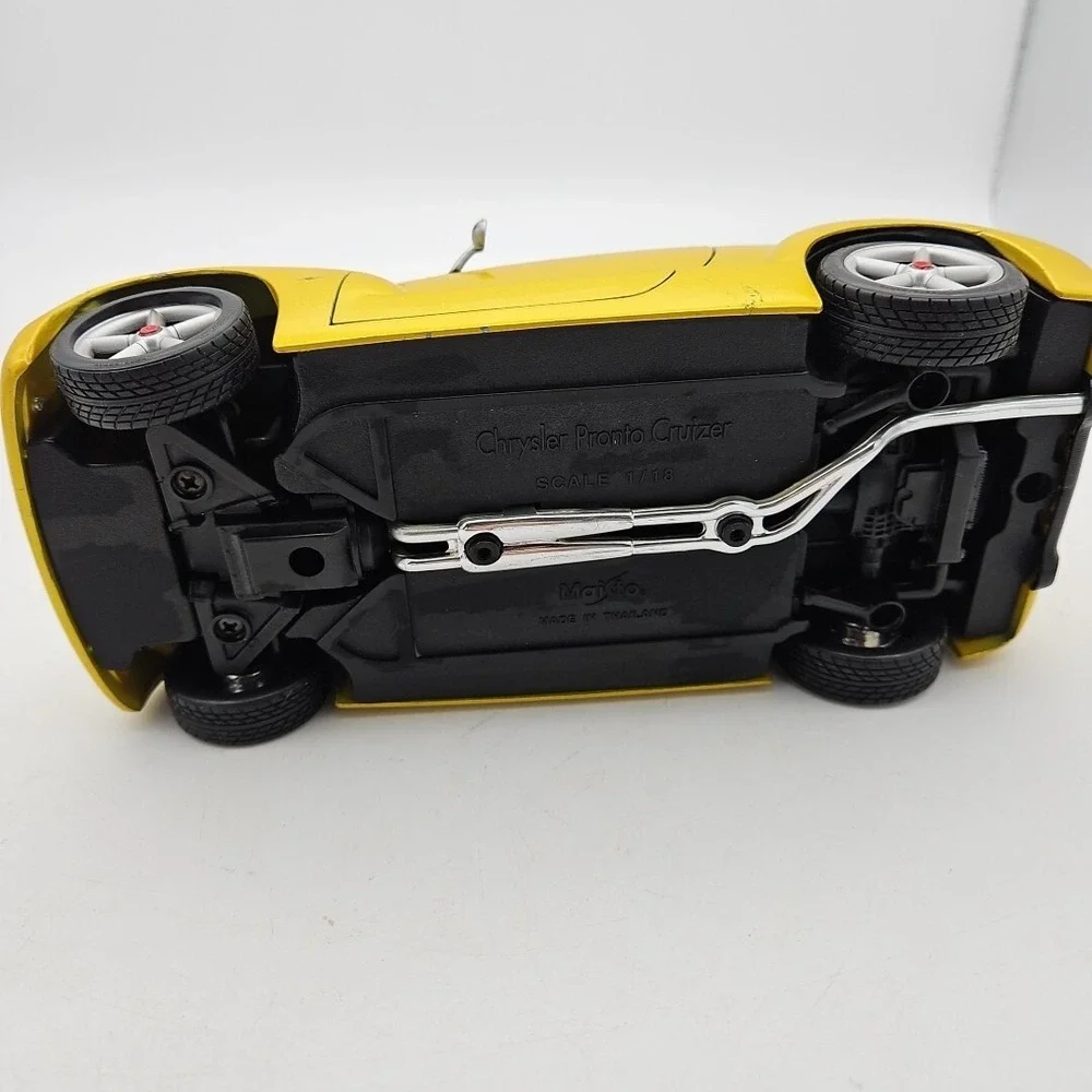 Maisto Chrysler Pronto Cruizer Original Concept PT Cruiser 1:18 Diecast Car